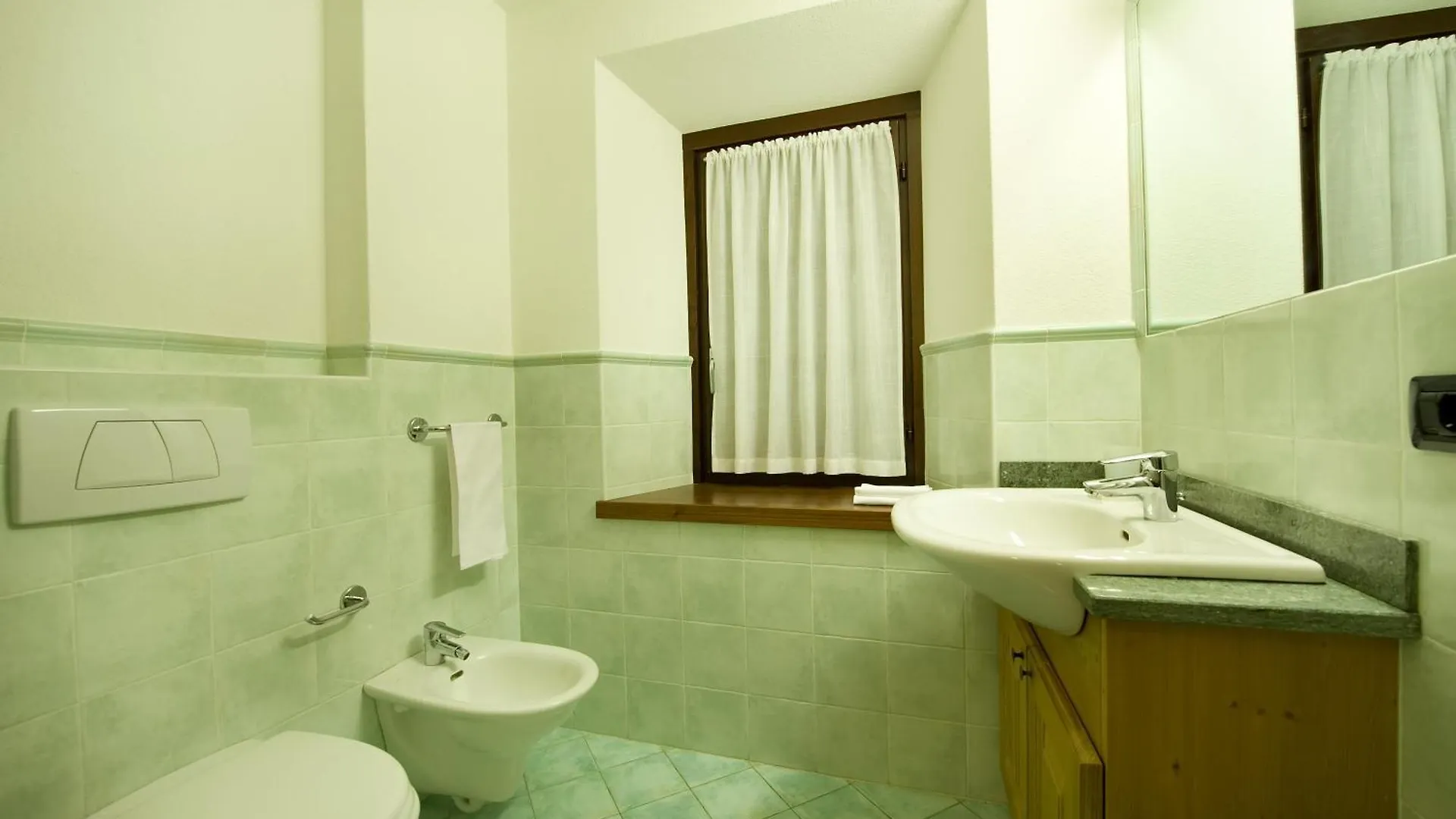 Residence Deborah Madesimo 0*,  Italy