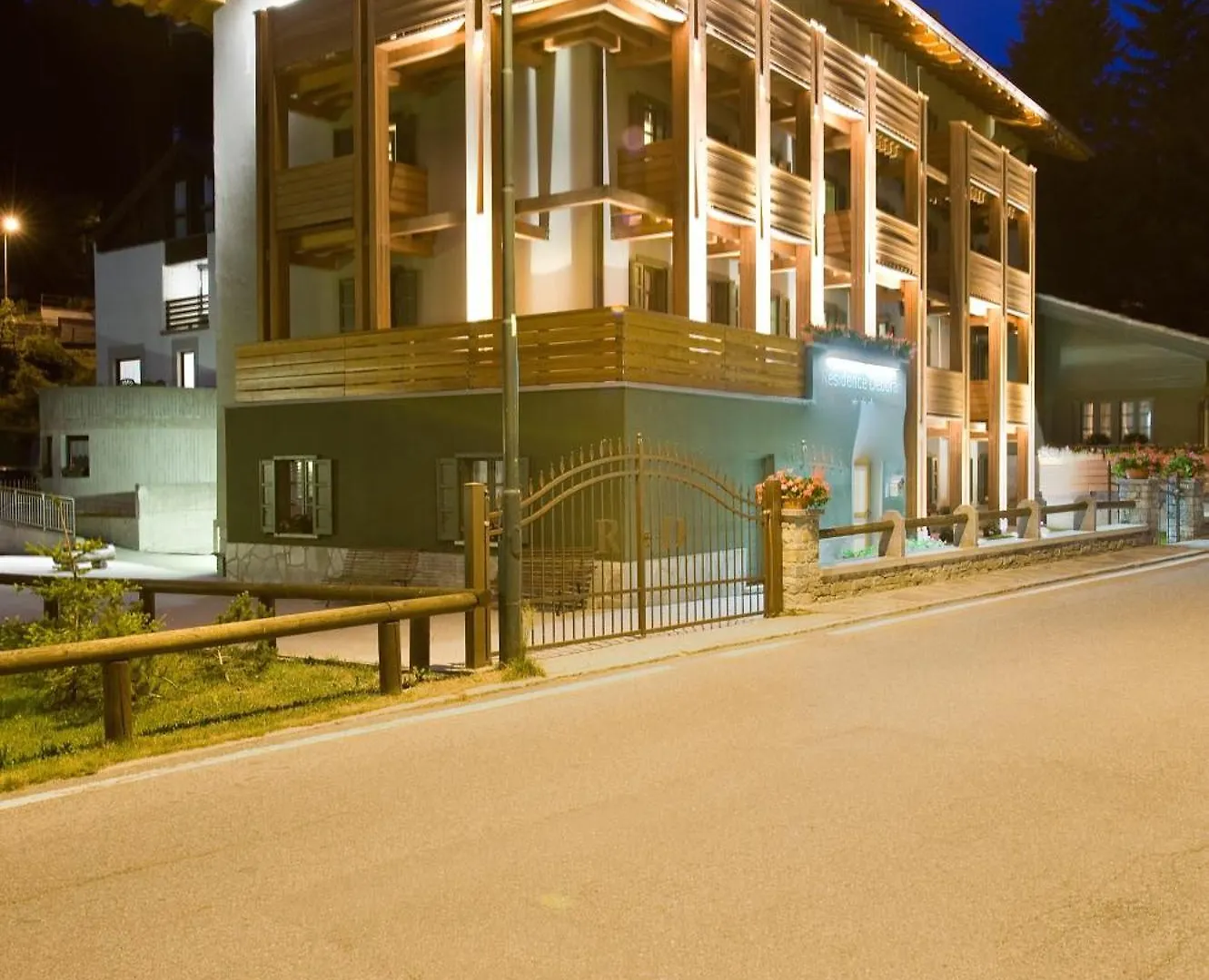Aparthotel Residence Deborah Madesimo Italy
